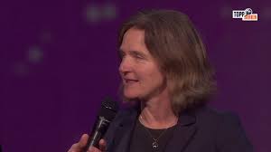 Hege riise var en teknisk god og hardtarbeidende strateg på midtbanen, som i tillegg kopier denne teksten og lim den inn i litteraturlisten din: Arets Trener Hege Riise Fotballfesten 2019 Youtube