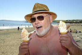 Met Éireann Ireland weather forecast: Thousands flock to beach