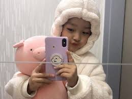 Wajah imutnya yang polos membuatnya terkenal di negeri hallyu. Anak Kecil Lucu Korea Viral