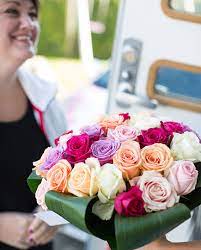 But before that, it is very important to check if the fresh flower that you are planning to buy has been kept nicely at your florist. Euroflorist
