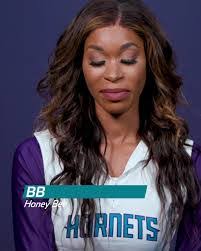 Valerie Prescott's Instagram, Twitter & Facebook