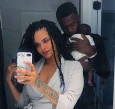 واستفزت المدونة السعودية الشابة خلال الساعات القليلة الماضية رواد منصة تطبيق instagram، بعد خروجها عليهم بـ صورة جديدة، استعرضت من خلالها جسدها بطريقة جريئة، حيث أطلت بـ مايوه أحمر اللون، تميز بقصته الكاشفة. Ø±Ù‡Ù Ø§Ù„Ù‚Ù†ÙˆÙ† ØªÙ†ÙØµÙ„ Ø¹Ù† Ø²ÙˆØ¬Ù‡Ø§ Ù„Ø³Ø¨Ø¨ ØµØ§Ø¯Ù… ÙˆØ²ÙˆØ¬Ù‡Ø§ ÙŠØªÙˆØ¹Ø¯Ù‡Ø§