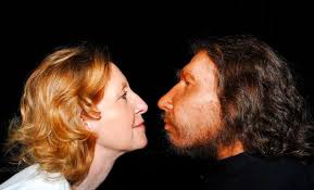 Der neandertaler (früher auch „neanderthaler, wissenschaftlich homo neanderthalensis) ist ein ausgestorbener verwandter des heutigen menschen (homo sapiens). Das Buch Der Neandertaler Unser Bruder Liefert Neue Details Literatur Vortrage Badische Zeitung