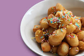 Authentic homemade struffoli is such a fun christmas dessert! Typische Sussspeisen Der Befana Die In Italien Zubereitet Werden Italian Traditions