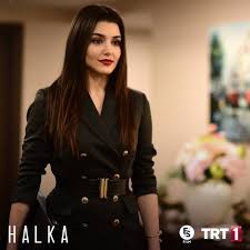 هدوء الليل Adli Kullanicinin Hande Ercel Panosundaki Pin Moda Moda Stilleri Guzel Kadinlar