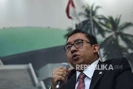 Sementara, fahri hamzah mengatakan ia sudah menerima informasi bahwa ia akan menerima penghargaan itu, sebagaimana diberitakan antara. Fadli Zon Yang Terjadi Pada 1948 Dan 1965 Adalah Pemberontakan Republika Online