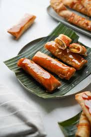 1 these are usually sold along streets with banana cue, 2 camote cue, and maruya. Turon Recipe Filipino Banana Lumpia W Caramel Hungry Huy