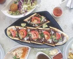 Alle informatie over tang dynasty lodge kota belud hotel in kota belud (maleisië). Sabah Eats On Instagram Pretty And Delicious Lamb Pizza At Mashawi Grill Mashawi Offers You A A Taste Of The Middle East Cuisine In Eat Delicious Cuisine