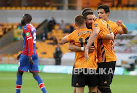 Find wolverhampton wanderers fixtures, results, top scorers, transfer rumours and player profiles, with exclusive photos and video. Cukup Satu Kemenangan Lagi Untuk Wolves Amankan Tiket Eropa Republika Online