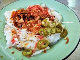 It is enjoyed as a staple food, which is high likely to be consumed during breakfast. Pasir Pinji Chee Cheong Fun In Ipoh Perak å…µå¦‚æ¸¯è±¬è…¸ç²‰ Johor Kaki Travels For Food