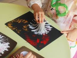 Les couleurs des feux d'artifice, on les doit aux métaux qui sont ajoutés à la poudre. 3 Feux Dartifice Jouonsensemble Feu D Artifice Art Carte Craft