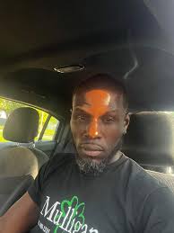 Ladies if you built like this hit my inbox rq.