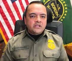 El agente Domínguez de la migra acaba de enviar un comunicado asegurando  que los migrantes que interment llegar a Estados Unidos pidiendo asilo en  la frontera serán inmediatamente arrestados y deportados 🚨