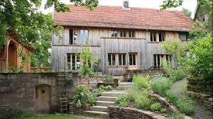 Fachwerksanierung Mit Larchenholzverschalung Ansicht Von Unserem Fachwerkhaus In Witzenhausen Fassadengestaltung Fachwerkhauser Bauernhaus Aussenbereich