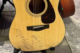 2023 CMA Awards Guitar (Online Exclusive)