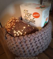 Die häufigsten sprüche zu brot und salz. Einzugsgeschenk Brot Salz Im Selbst Gehakelten Korb Herzelei De