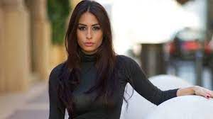 الصور الأولى من حفل زفاف هبة طوجي وإبراهيم معلوف في باريس turtle neck fashion sweaters