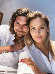 Vlogger és az a stars & music trend talk alapító. T0heb2mcrf6mum