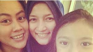 Umur 39 tahun) adalah seorang musisi berkewarganegaraan indonesia yang merupakan vokalis dan penulis lagu utama dari grup musik rock noah. M7dgv8 8nielpm