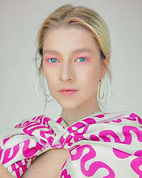 Ss20 Beauty Trends That You Should Try Based On Your Personality In 2020 Colored Mascara Makeup Trends Neon Makeup