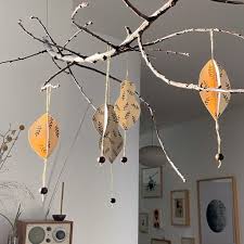 Immer kurz vor der weihnachtszeit stellt sich die frage, welcher weihnachtliche. Diy Weihnachtsbaumschmuck Aus Papier Stempeln Basteln