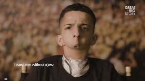 Isaiah Acosta: el joven que nació sin mandíbula y que triunfa como rapero