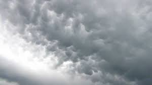 The mammatus jest terminem meteorologiczne biorąc pod uwagę szczególną formą chmury, w przypadku gdy rodzaj włosów wygląda wisi z chmur. Mammatus Clouds Dziwne Chmury 29 04 2012 Youtube