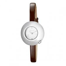 Une horlogère se choisit avant tout par goût. Montre Femme Cadran Blanc Boitier Bombe Bracelet Cuir Camel