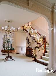 The foyer is the first opportunity to greet guests with festive christmas decor, so don't neglect this space when you're decorating for the holidays. Opulent Christmas Decor Traditional Home Romantic Homes