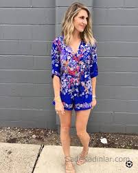 2020 Yazlik Kombinler Saks Mavi Kisa Sortlu V Yakali Yetim Kol Desenli Tulum Moda Stilleri Kisa Sort Moda