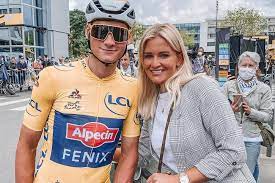 Hoewel de ronde van frankrijk nog lang niet is afgelopen, belooft mathieu nu al een schitterende eindpositie te behalen. Dit Is De Vriendin Van Geweldenaar Mathieu Van Der Poel Gvh