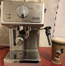 The delonghi dinamica ecam 350.35 bean to cup coffee machine will immediately stand out to consumers because of the small size and lack of this isn't a espresso machine that wants to mimic the coffeehouse experience. Delonghi Ecp3630 15 Bar Espresso And Cappuccino Machine With Adjustable Advanced Cappuccino System Walmart Com Walmart Com