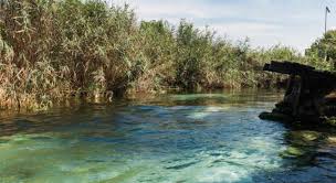San Pietro in Bevagna: lincontro del fiume Chidro e il mare. Attenzione  alla temperatura dellacqua