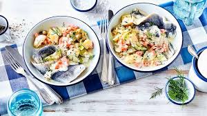 Gurken Kartoffeln Mit Hering Rezept Edeka Rezept In 2020 Hering Rezepte Fisch Braten