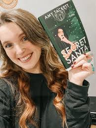 Valerie Hinds's Instagram, Twitter & Facebook