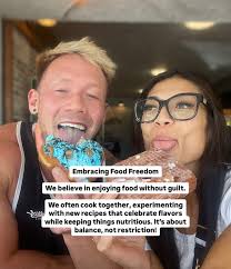 A good relationship with food is like any other relationship — it takes  time, practice, and a lot of patience 🤝 Taaaag your bestie, swollmate, and  lover below 🫶🏻