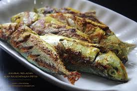 Kita semua kena akur, bukan mudah nak masak sambal nasi lemak yang sedap kan. Amie S Little Kitchen Sambal Belacan Ikan Bilis Dan Petai