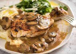 Emince De Poulet A La Sauce Aux Champignons Thermomix Plat Principal Recette En 2020 Emince De Poulet Recettes De Cuisine Recette Poulet Champignon