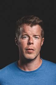 Stephen Wight's Instagram, Twitter & Facebook