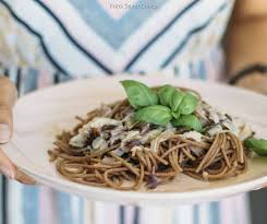Vollkornspaghetti Mit Kohlrabi Radicchio Sauce Sevencooks Rezept Vollkornspaghetti Rezepte Kohlrabi