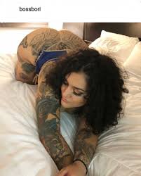 A photo posted by rebeccaksioux (@rebeccaksioux) on jul 10, 2014 at 4:04pm pdt this sweet and simple behind the ear tattoo looks. Sexy Women Love Them Thick Or Skinny Or Tattooed Tumblr Blog Gallery