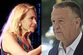 Pozzetto ha riservato parole d'affetto anche a cochi, l'attore conosciuto sin da bambino e insieme al quale renato ha trovato il successo, ma anche a paolo villaggio con il quale ha lavorato in numerosi i. Pozzetto Si Commuove Per Un Video Della Moglie Morta Alla D Urso Questo Non Dovevi Farlo