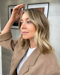 SARA BRISCOE COLORIST/EDUCATOR