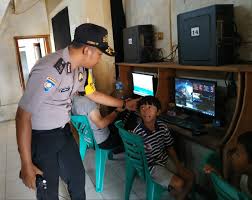 Hal tersebut membuat kota di dekat merapi ini cukup ramai dan padat oleh pengunjung. Patroli Warnet Game Online Brigadir Jatmiko Berikan Binluh Tribrata News Jawa Tengah