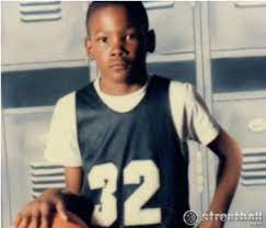 Kevin durant smiles back at kid being a great guy subscribe for more hoops! Screen 2 On Flowvella Kevin Durant Kid Full Size Png Download Seekpng