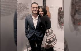 Esa zorrita esta inclinándose cada vez mas al mundo del erotismo, pues parece mas una actriz porno en su imagen y. Angela Aguilar Y Christian Nodal Fuertes Rumores De Romance Soy Grupero