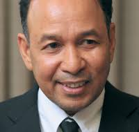 Rozali bin ismail predtým pôsobil na pozíciách prezidenta vodného združenia selangor v kuala lumpur a putrajaya; Newsmakers 2014 Selangor Water And The Mb Imbroglio The Edge Markets