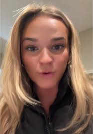 Annabel Schwartz's Instagram, Twitter & Facebook