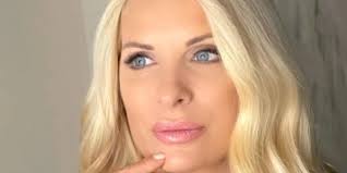 Φωτογραφίες από ένα ταξίδι της με τον. Eidhseis Me 8ema Elenh Menegakh