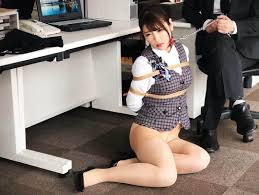 新村あかりさんのインスタグラム写真 - (新村あかりInstagram)「三和出版さんで撮影していただきました！ カメラマンは 杉浦則夫 さんです！  ちなみにこの写真はネット掲載用にiPhoneで山田はるかさんが撮影してくれました！ こんなに綺麗に撮れるなんて（；＿ ...